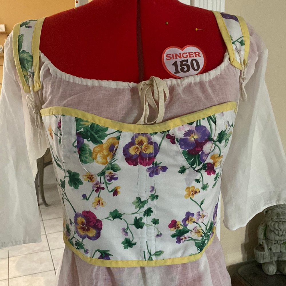 BRIDGERTON VIBES.  STAYS / CORSETS !
